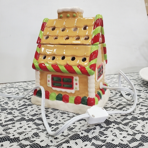 Gingerbread House Fragrance Warmer. New. Scents sold separately. - Picture 7 of 13